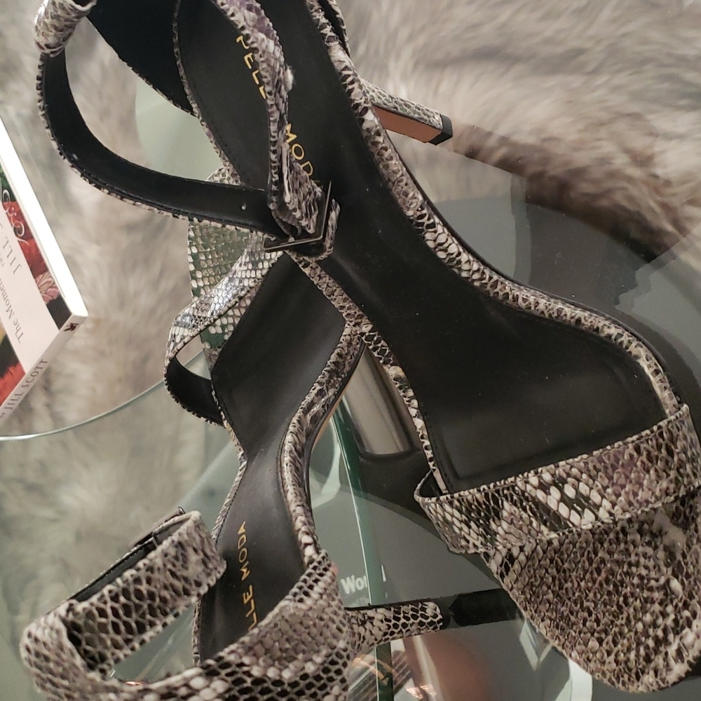 Pelle Moda sandals
